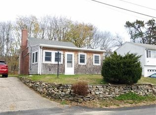 10 Lakeview Dr, Narragansett, RI 02882