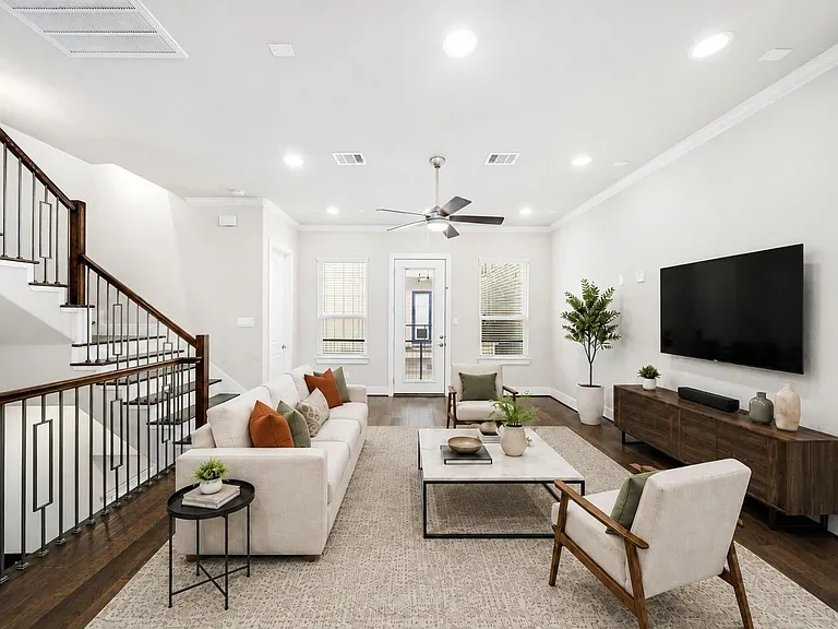 420 W 28th St #D — Photo 13
