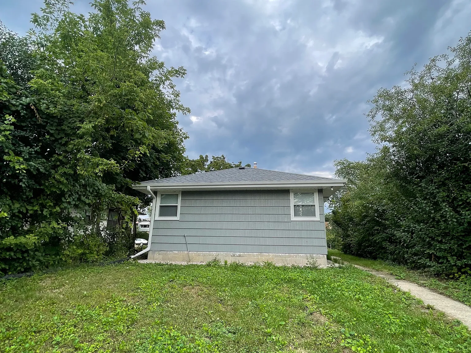 4 bed, 936 sqft, $1,800 — Photo 3
