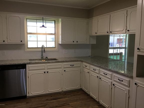 4th image of 118 Aline St