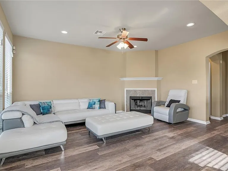 3418 Castleton Dr — Photo 11