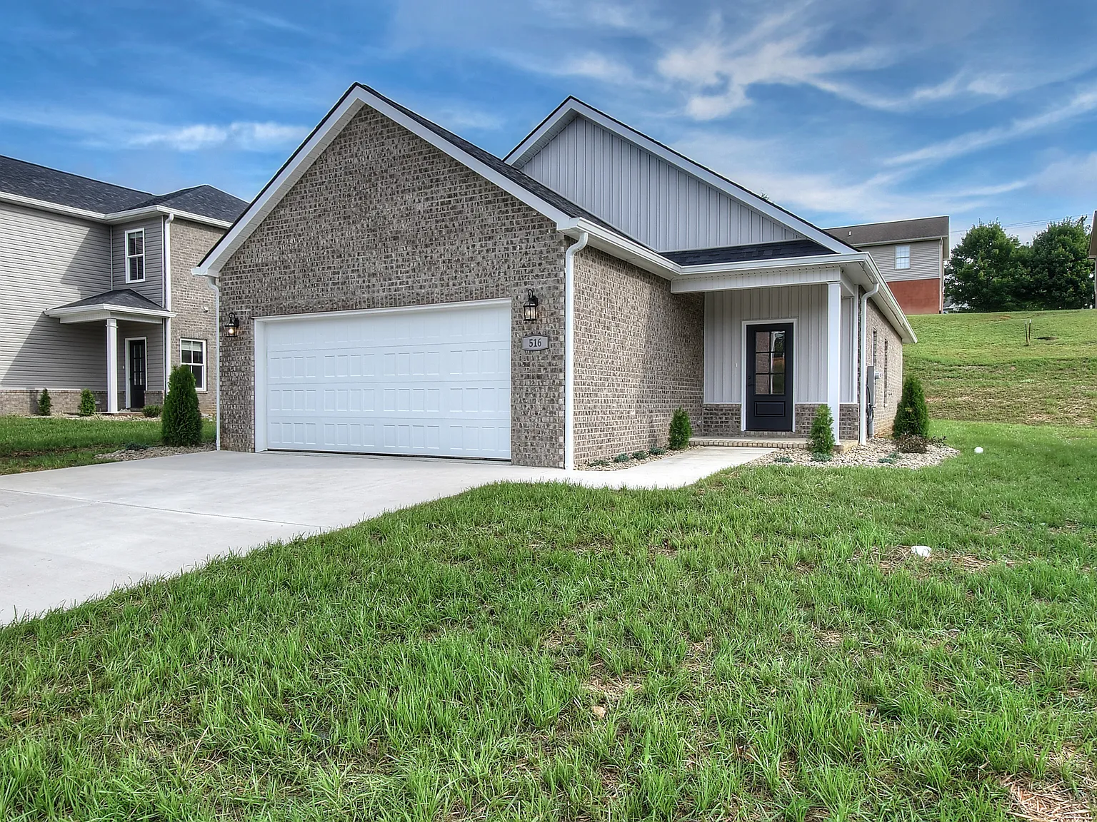 3 bed, 1282 sqft, $2,425 — Photo 1
