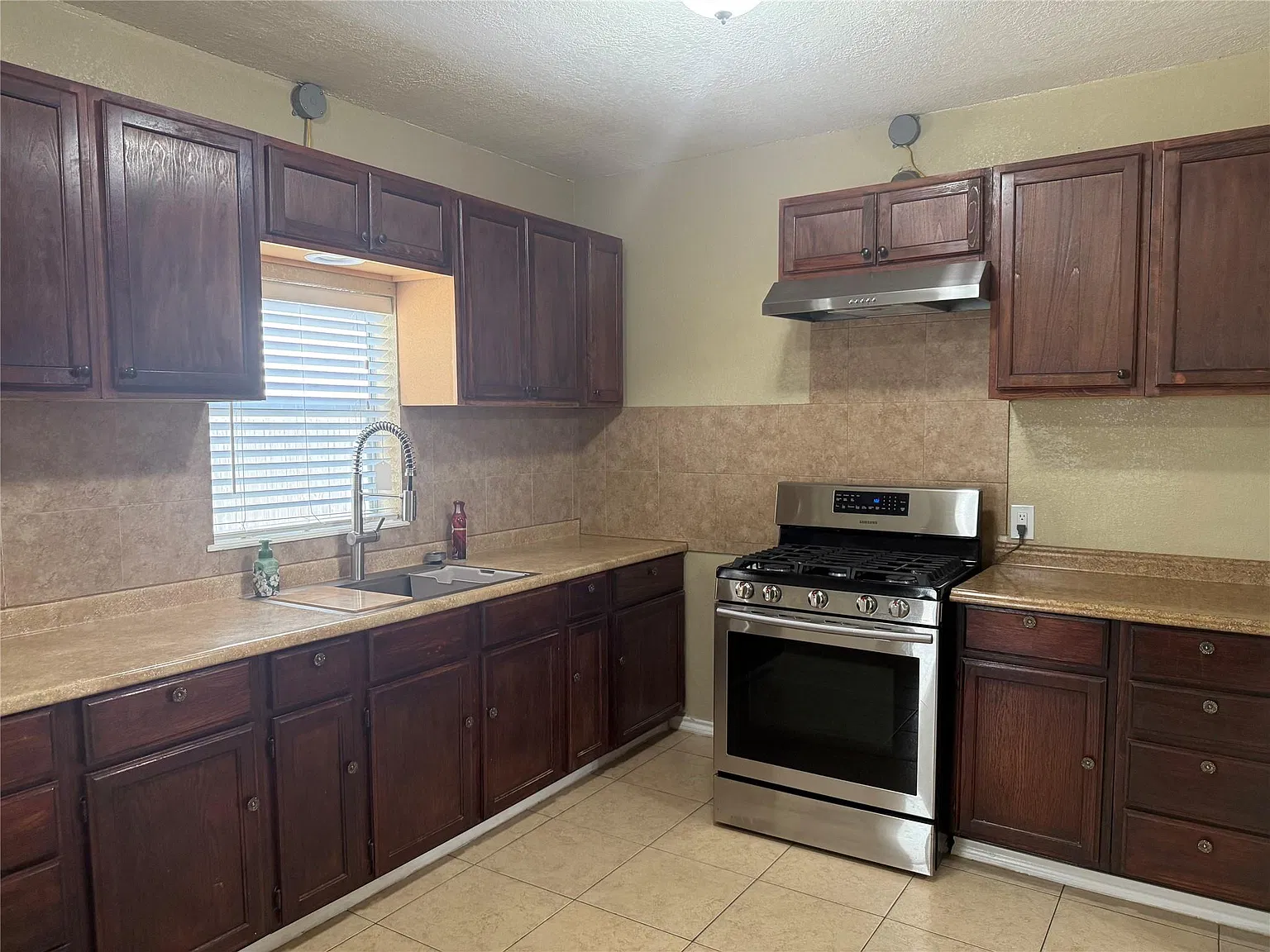 2 bed, 1.0 bath, 1044 sqft, $1,500 — Photo 4