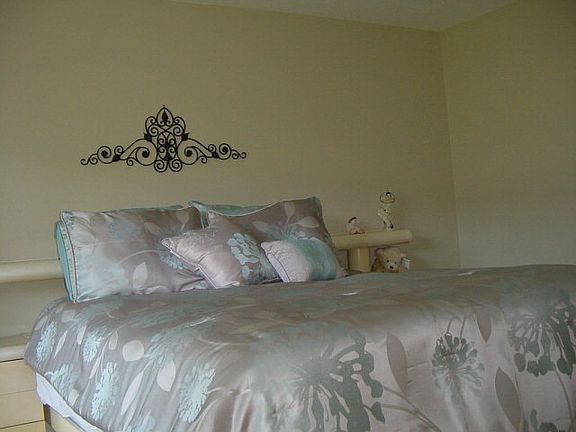4th image of 33 Woodstone Ln