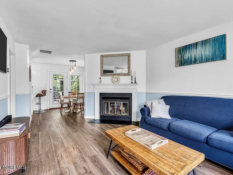 38 Devon Ct — Photo 4