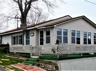 113 Wickham Ave, Houghton Lake, MI 48629