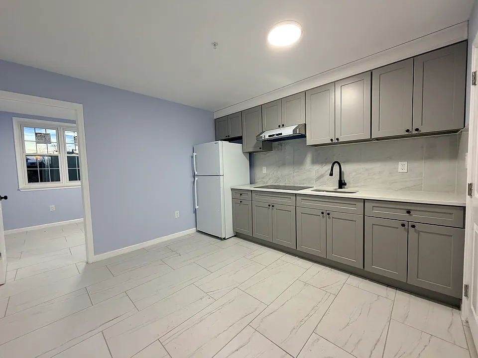 1649 E Passyunk Ave #2