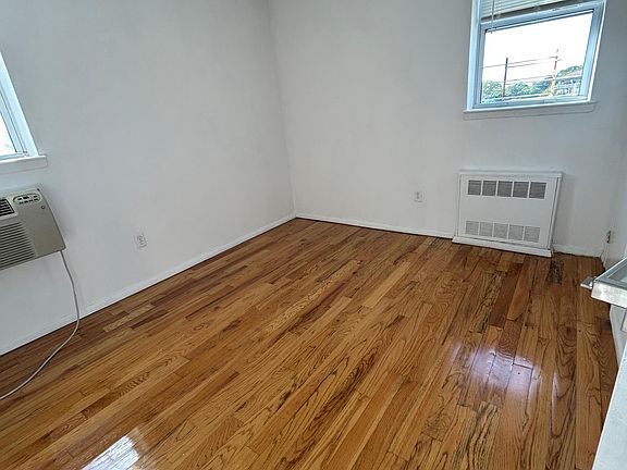 4th image of 3030 Emmons Ave #5