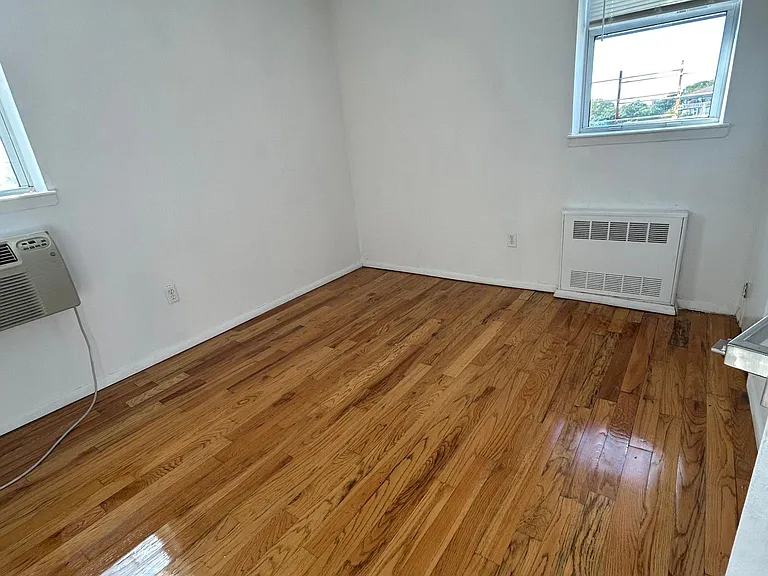 3030 Emmons Ave #5 — Photo 4