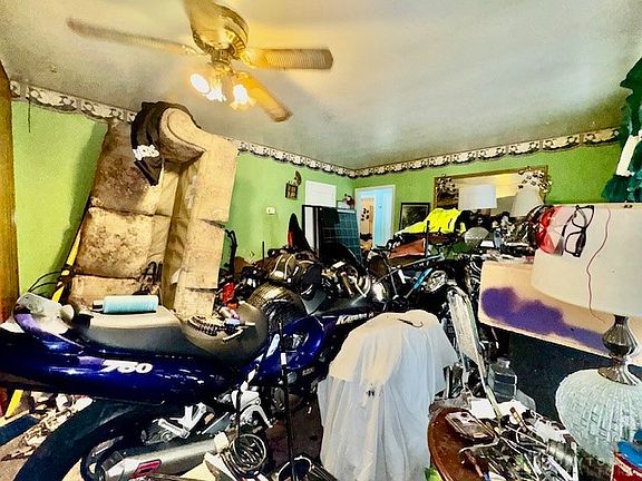 3rd image of 2040 N Hadley Rd