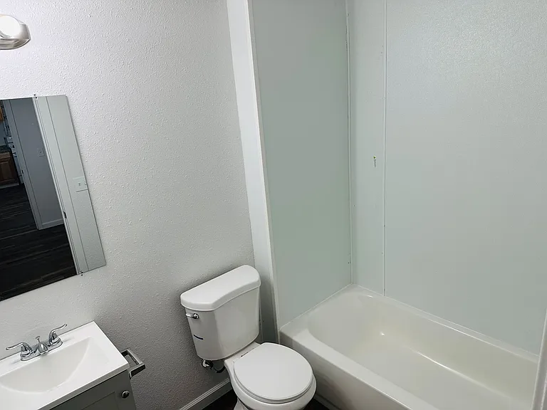 921 E 4th St #15 — Photo 18