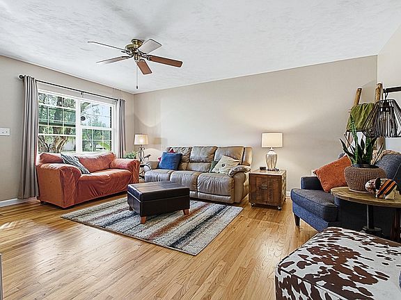 3rd image of 37337 Turner Dr