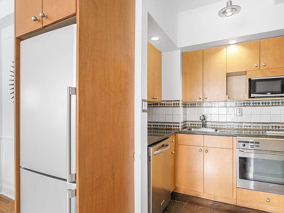 5th image of 25 Tudor City Pl APT 1804