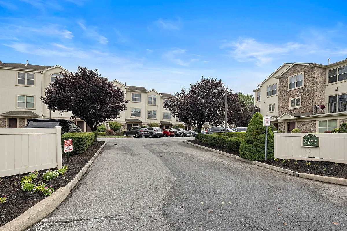 1625 Paterson Plank Road 5