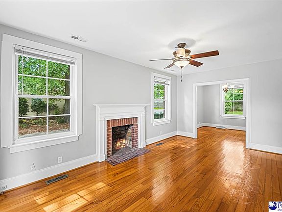 5th image of 919 Kalmia St
