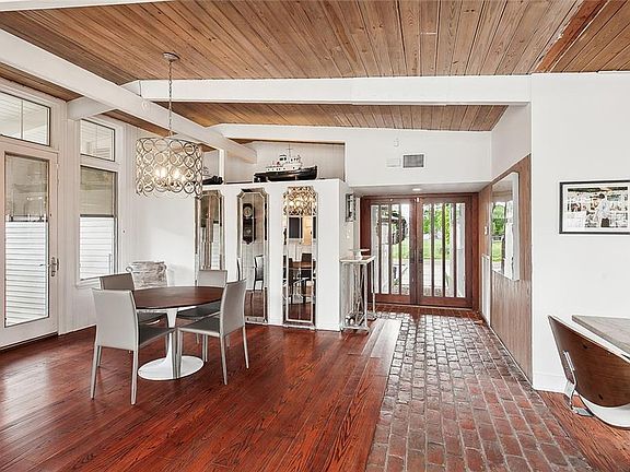 3rd image of 205 Iona St