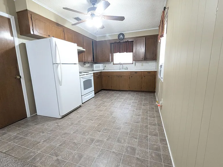 1 Inwood Rd — Photo 2