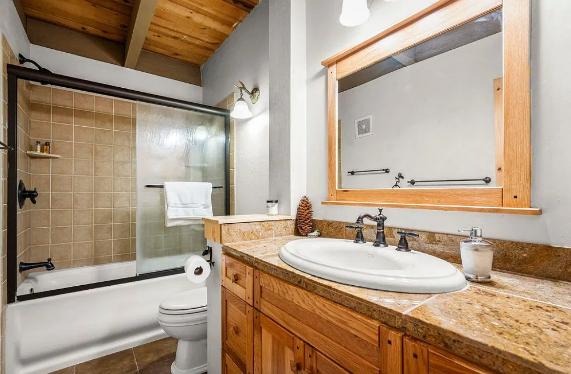 2 bed, 979 sqft, $4,500 — Photo 3