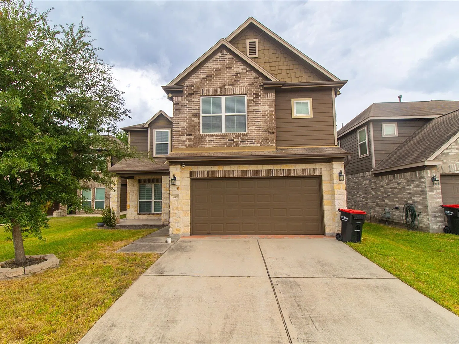 4 bed, 2.5 bath, 3118 sqft, $2,500 — Photo 2