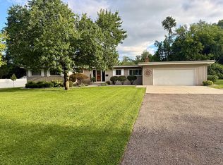 424 Rust Park Dr, Grand Blanc, MI 48439