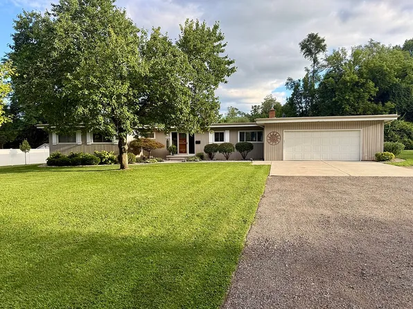424 Rust Park Dr, Grand Blanc, MI 48439