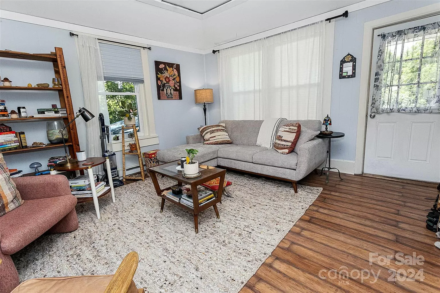 2 bed, 700 sqft, $2,200 — Photo 3