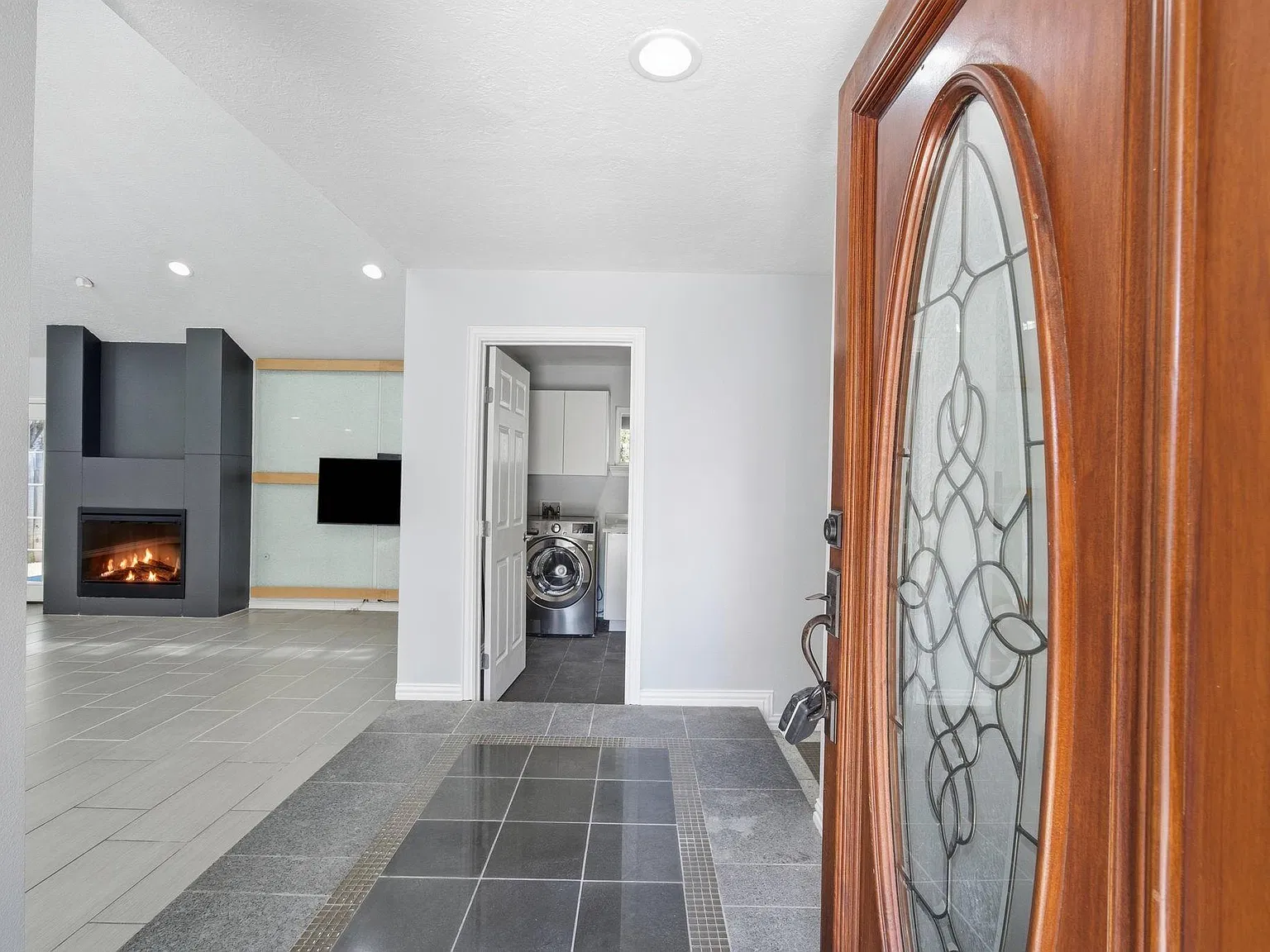3 bed, 2.0 bath, 1556 sqft, $1,950 — Photo 4
