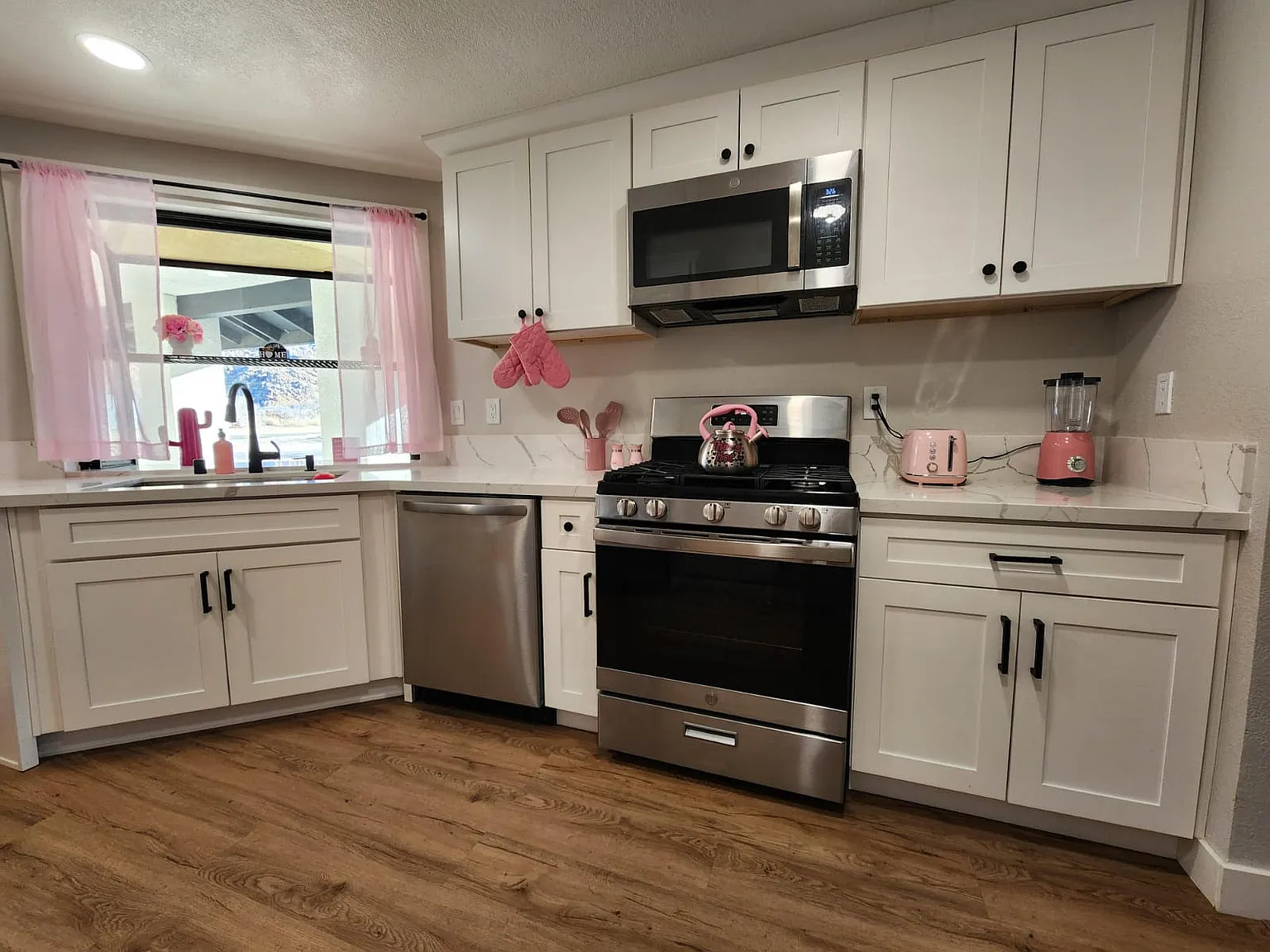 2 bed, 1306 sqft, $2,700 — Photo 2