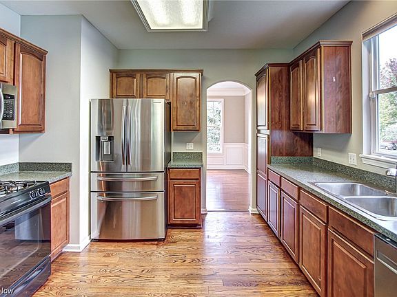 3rd image of 1204 Alexandria Ln