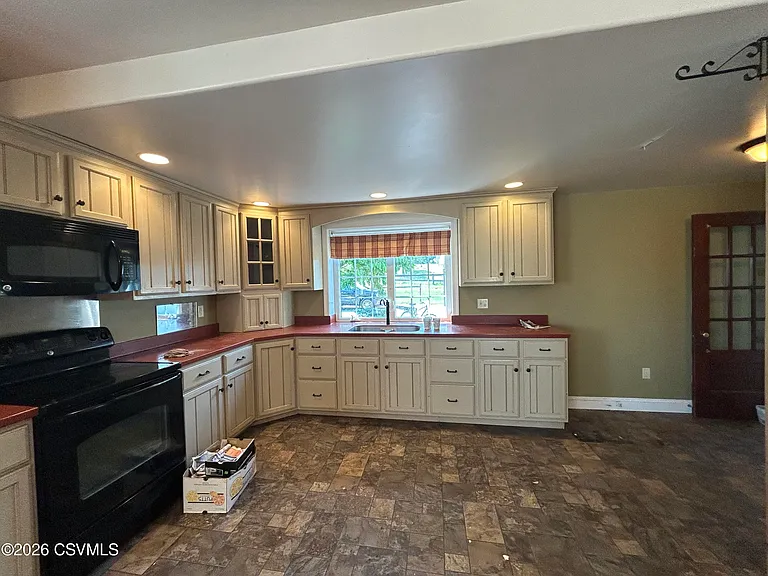 687 Hanselman Rd — Photo 10