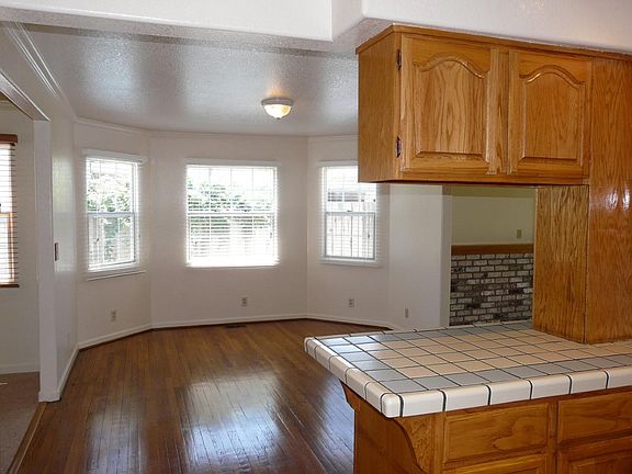 3rd image of 109 Birch Ln