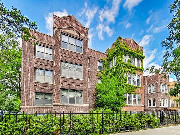 2nd image of 2600 W Leland Ave #3
