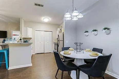 Water's Edge Apartments — Photo 38