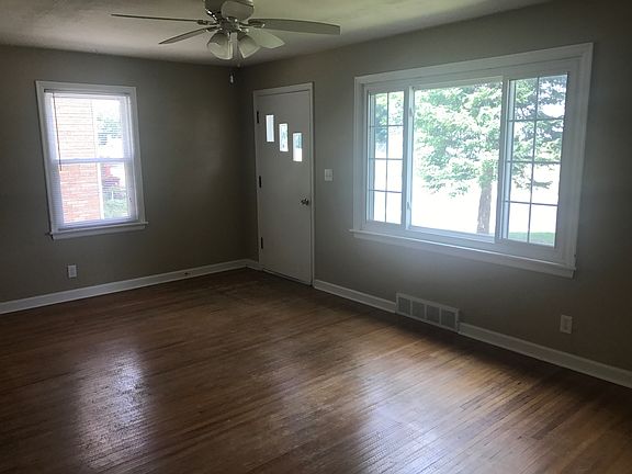 2nd image of 3825 N Grand Blvd