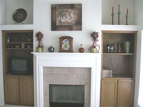 4th image of 4711 Waterbury Dr