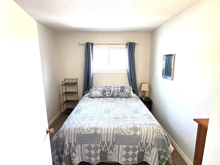 256 Edinburgh St — Photo 9