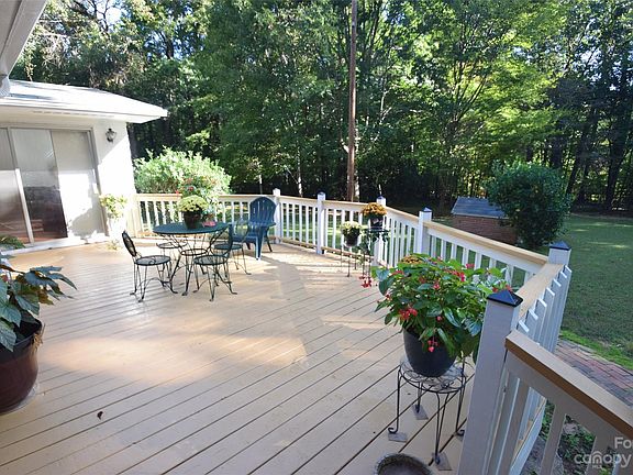 3rd image of 503 Courtney Ln