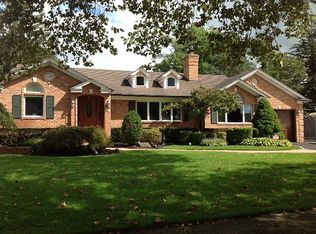 26 Lilac Dr, Syosset, NY 11791