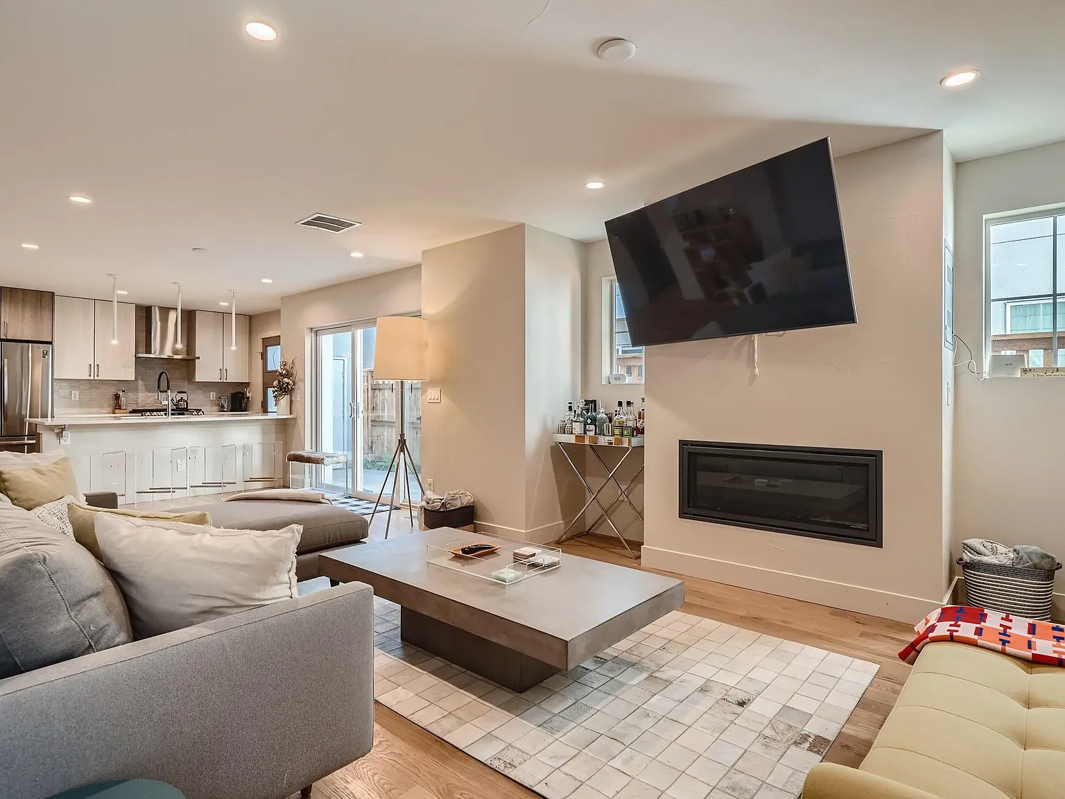 3 bed, 2.5 bath, 1755 sqft, $3,000 — Photo 4