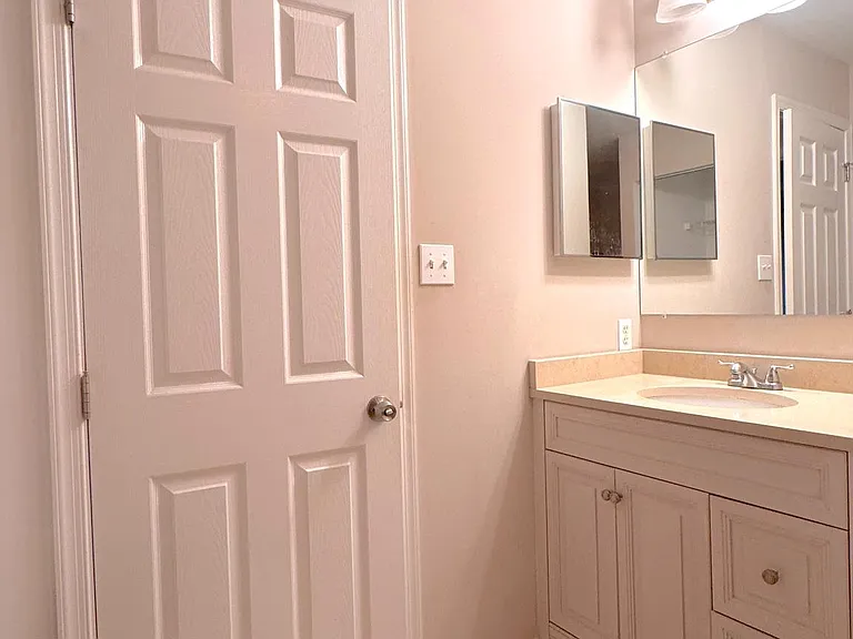 354 N Barrington Ct — Photo 24