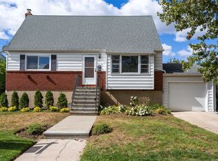 87 Washington Ave, Island Park, NY 11558