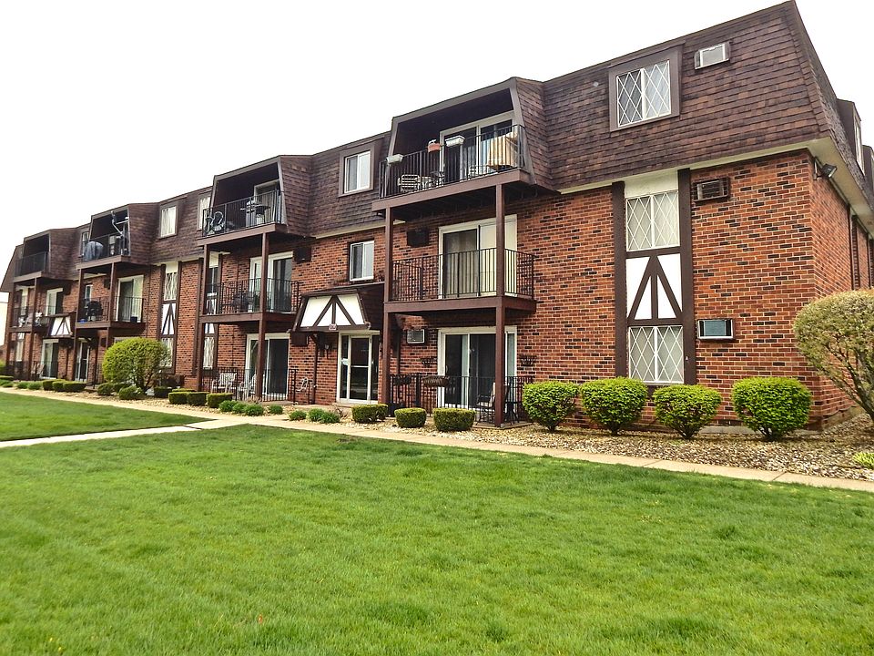 1st image of 5731 W 129th St #4W