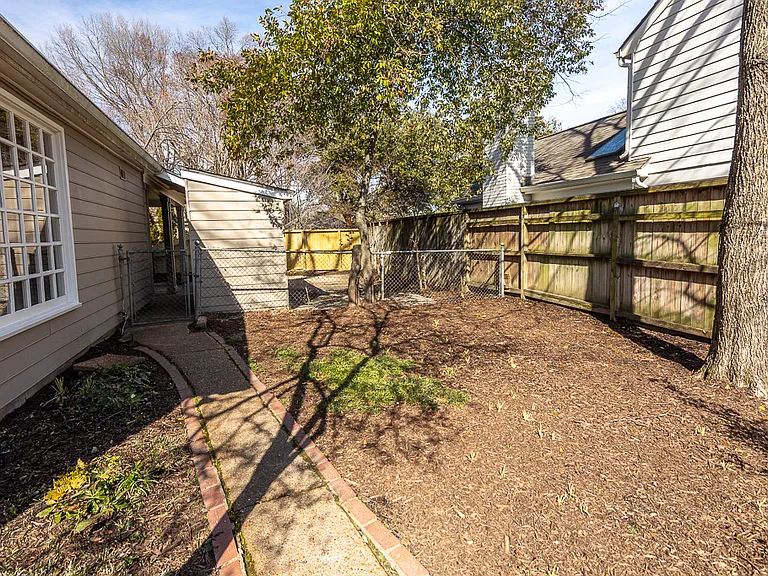 500 Colonial Rd — Photo 37