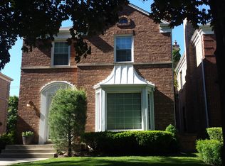 2820 W Jarvis Ave, Chicago, IL 60645