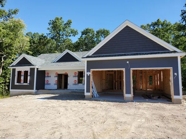 24 Lyon Grn, South Hadley, MA 01075