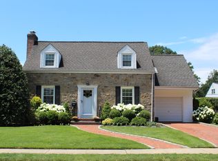 216 Euston Rd, Garden City, NY 11530