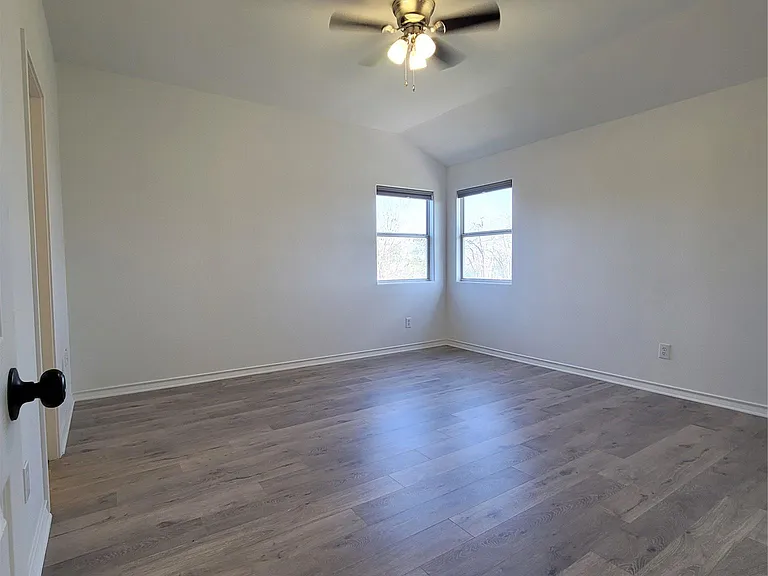 208 Newcastle Dr — Photo 7