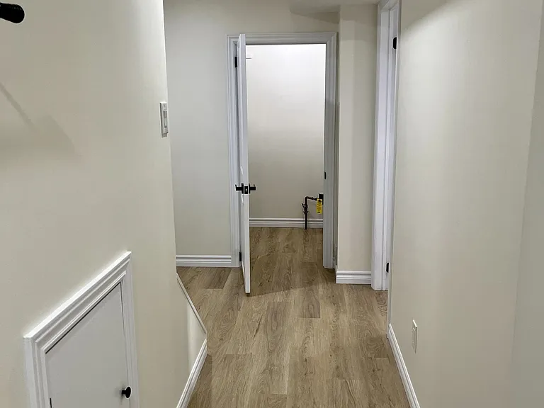 404 Glen Park Ave #BASEMENT — Photo 6