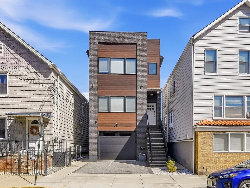 109 N 2nd St #1