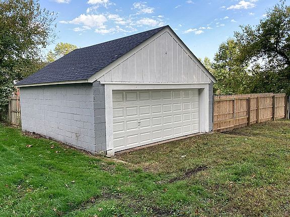 Detached Garage